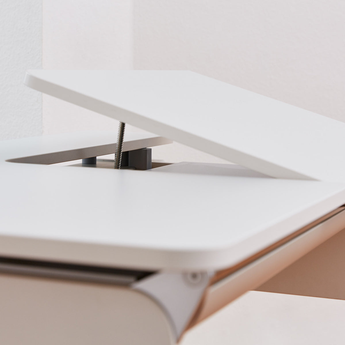 moll Champion Desk - Right Up, Dual Surfaces