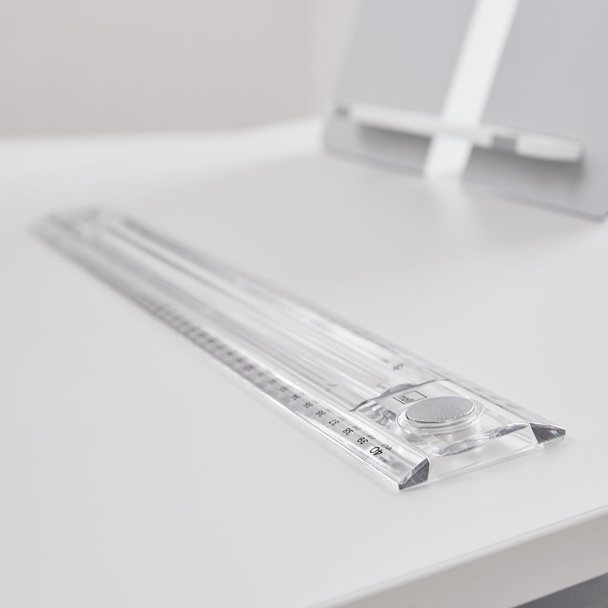 moll Champion Desk - Right Up, Magnetic Anti-Slip Strip with a Built-In Ruler