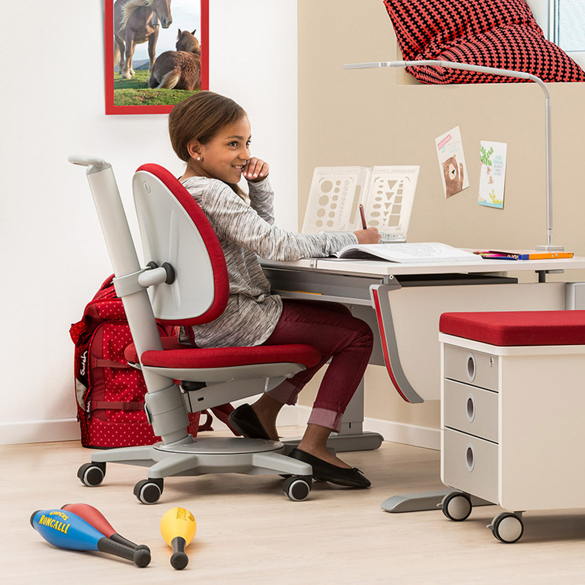 moll Joker Desk, Child's Room